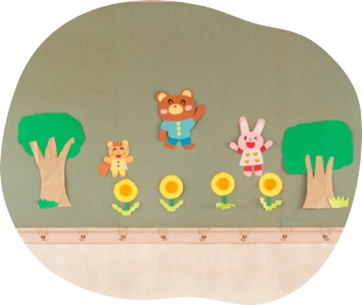 園庭で遊ぶ子どもたち